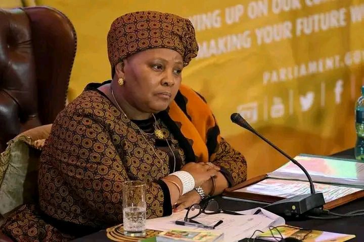 SPIKA NOSIVIWE MAPISA NQAKULA KUSHTAKIWA KWA RUSHWA