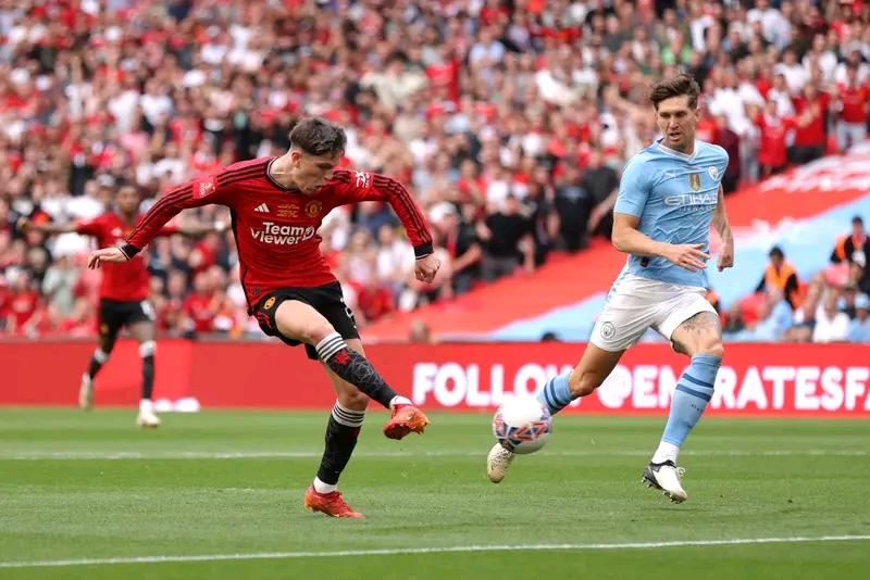 Manchester United wamefanikiwa kutwaa ubingwa wa kombe la FA baada ya kuwakanda 2-1 mahasimu wao kutoka katika jiji la Manchester, klabu ya Manchester City kwenye fainali iliyopigwa kwenye dimba la Wembley